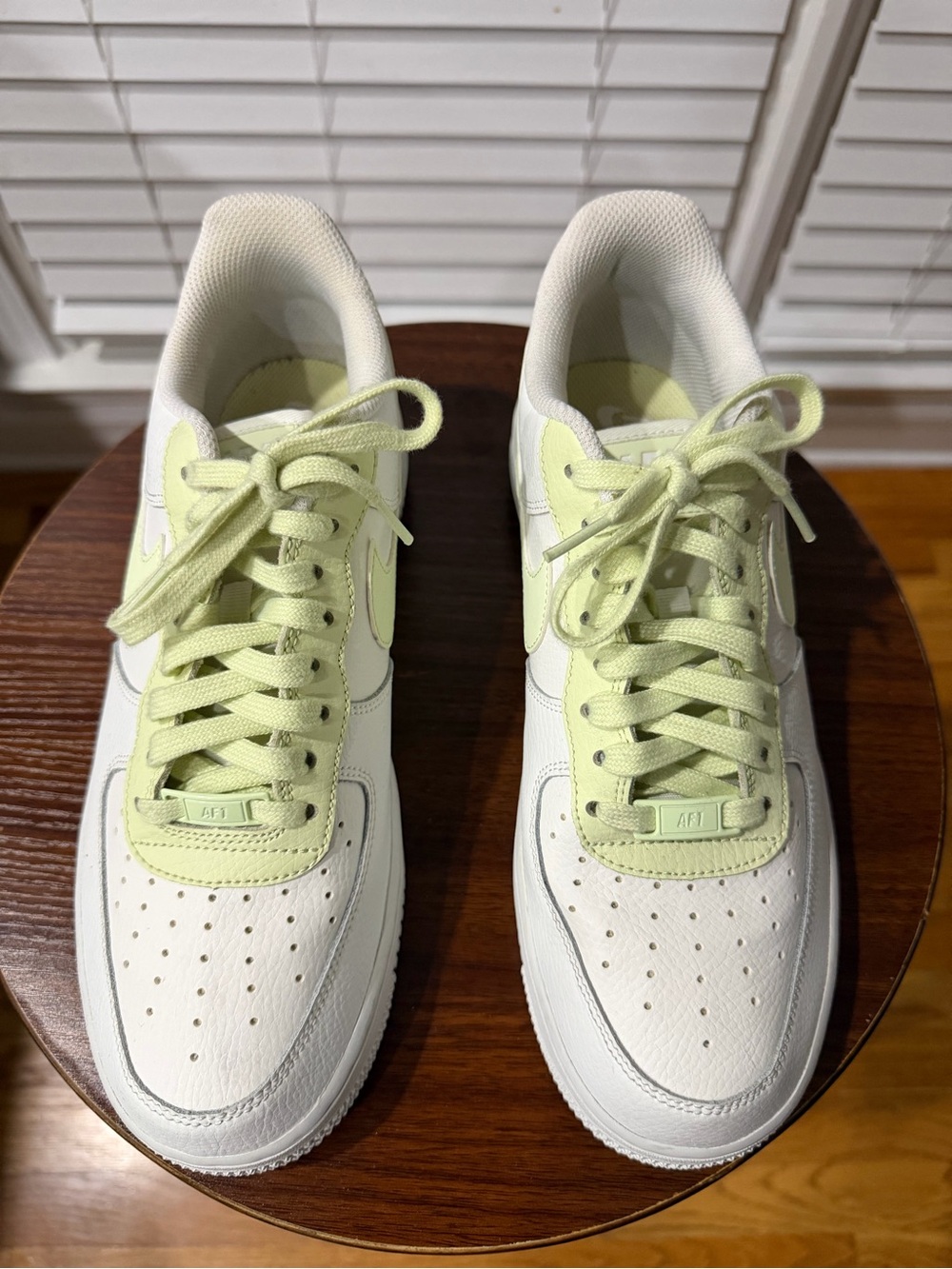 Nike Air Force 1 Women’s Sneakers Size 10 🤍💚 Love The Color! 🥳